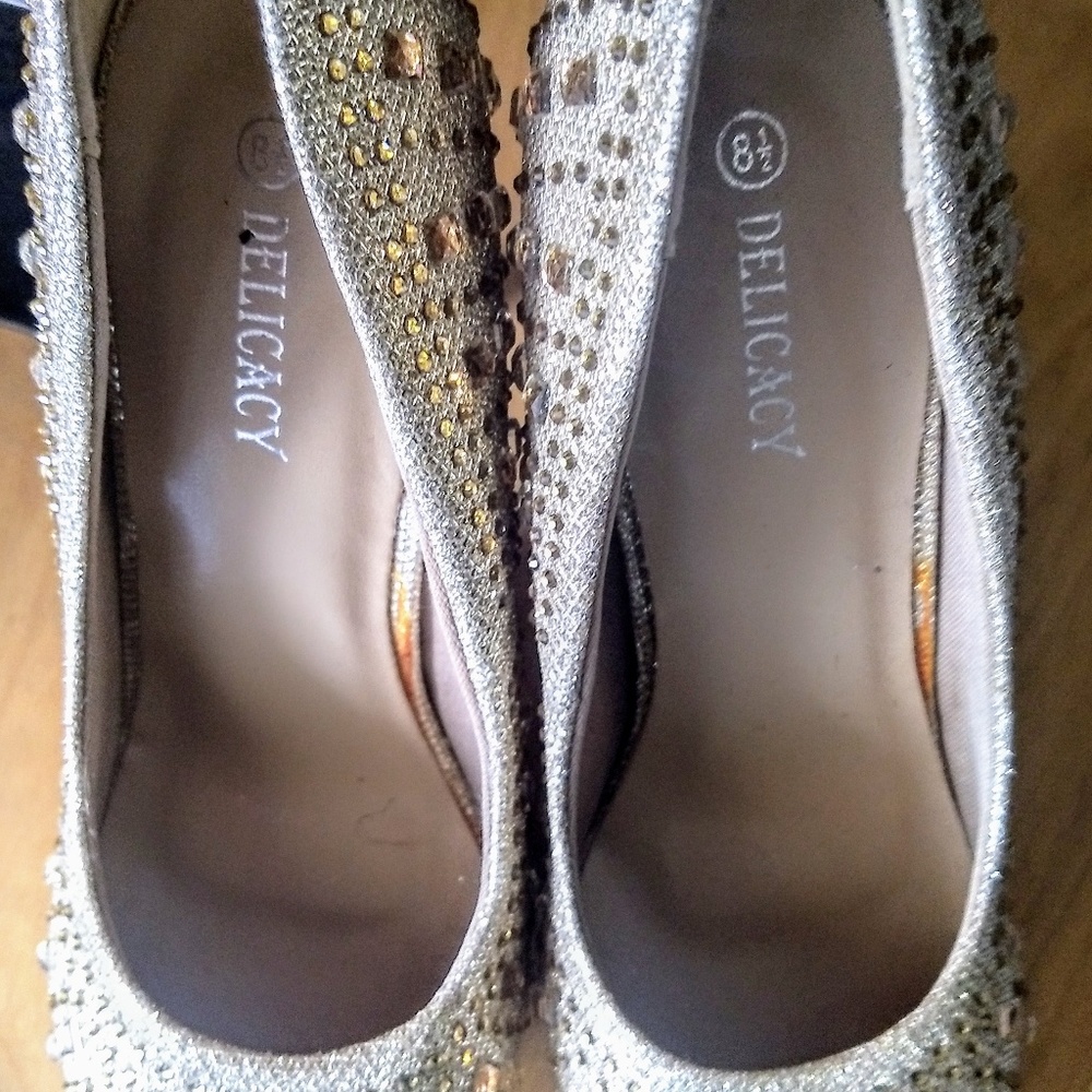 Shoes - Picture 5 of 5
